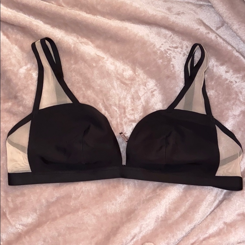 NWT Victoria’s Secret Wireless Bralette Sz XL